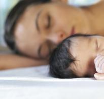 Совместный сон родителей с новорожденным ребенком и грудничком: взвешиваем все «за и против